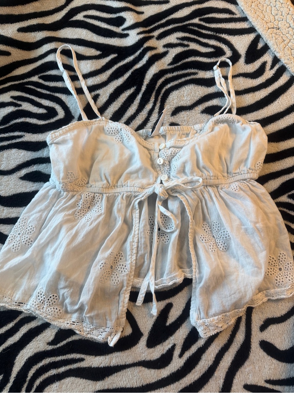 stradivarius white